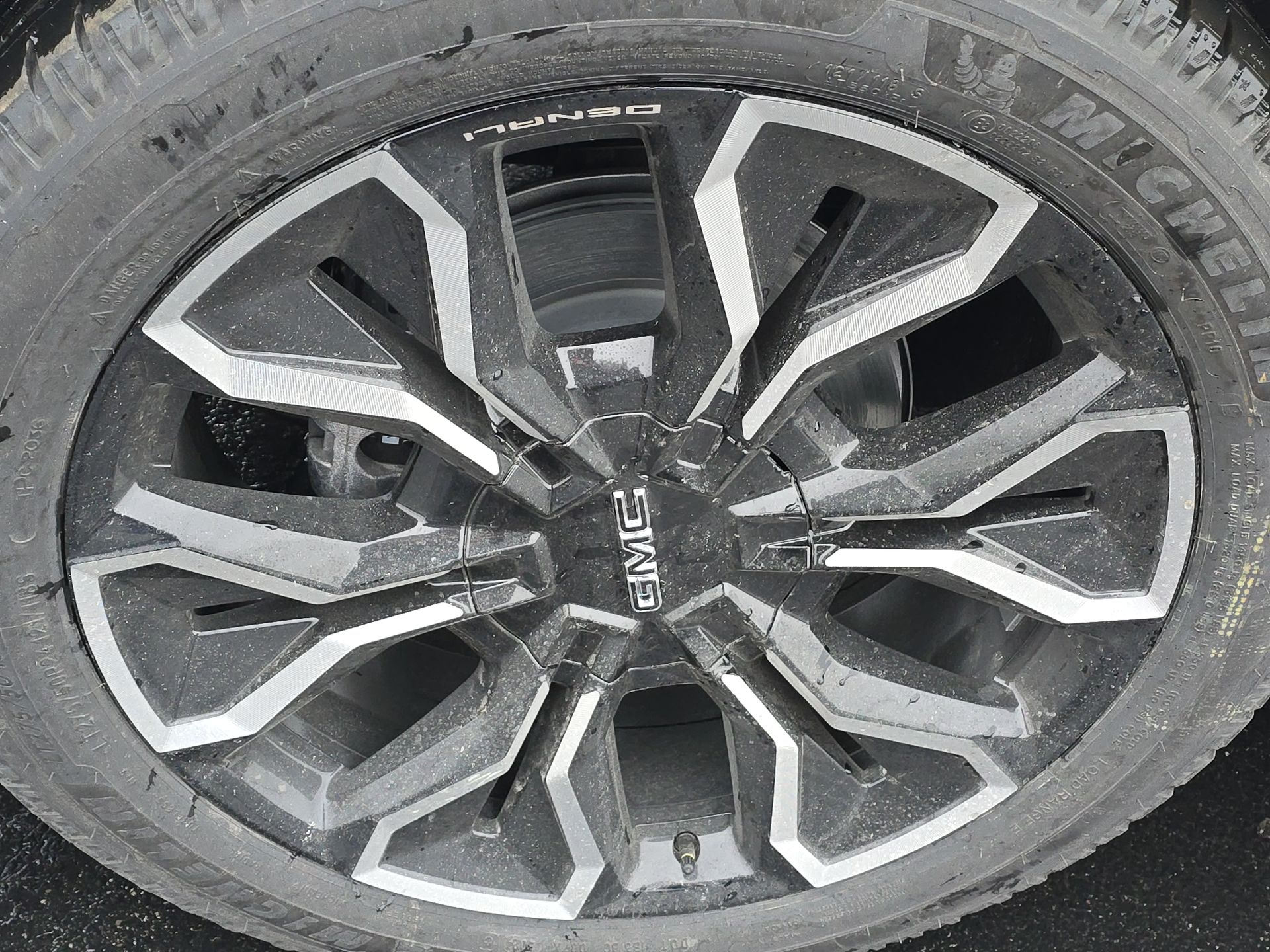 2025 GMC Sierra EV Denali