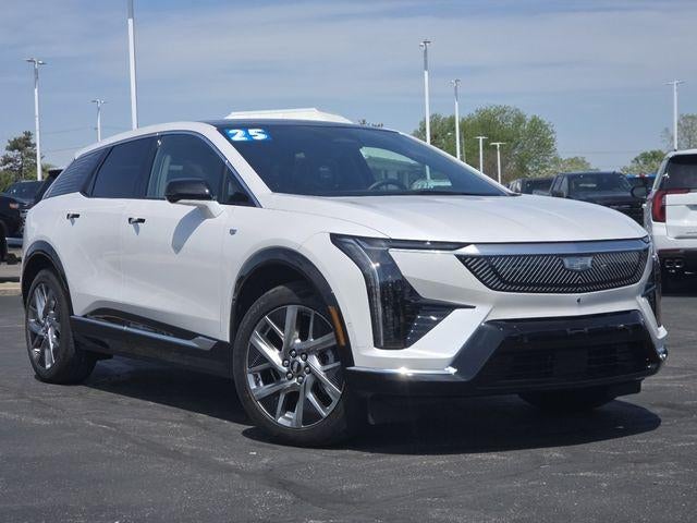 2025 Cadillac OPTIQ Luxury 2