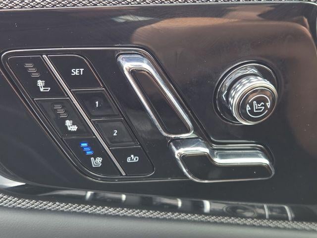 2025 Cadillac OPTIQ Luxury 2