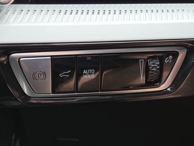 2025 Cadillac OPTIQ Luxury 2