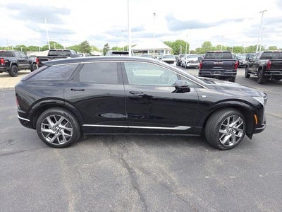 2025 Cadillac OPTIQ Luxury 2