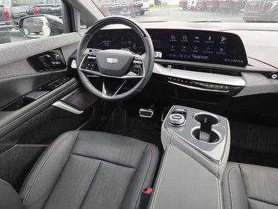2025 Cadillac OPTIQ Luxury 2