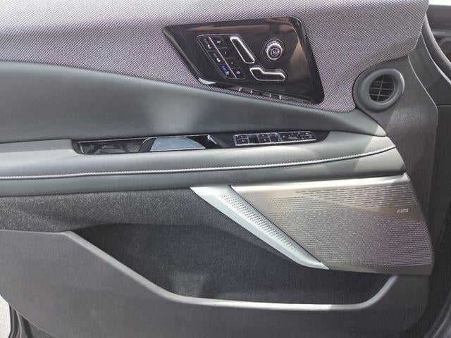 2025 Cadillac OPTIQ Luxury 2