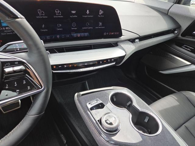 2025 Cadillac OPTIQ Luxury 2