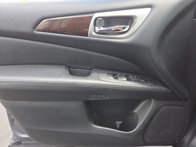 2016 Nissan Pathfinder SL