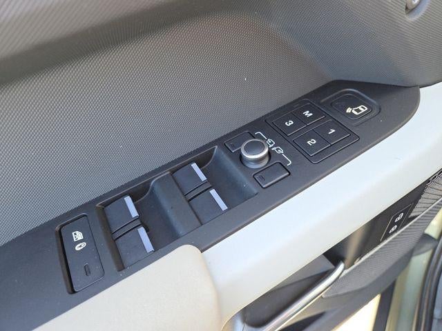 2021 Land Rover Defender SE