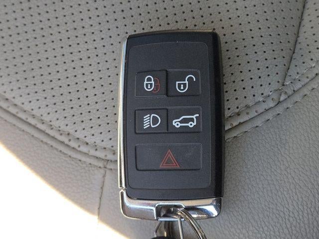 2021 Land Rover Defender SE