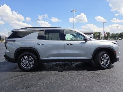 2025 Chevrolet Traverse LT