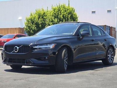 2022 Volvo S60 B5 Momentum