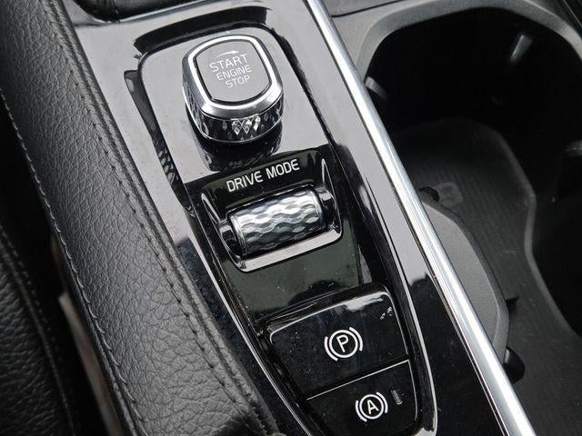 2021 Volvo XC90 T6 Momentum