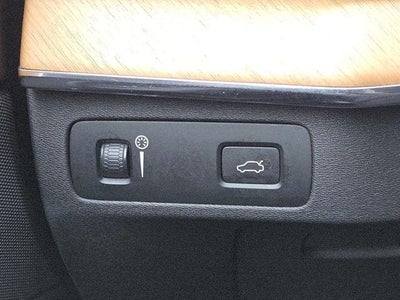 2021 Volvo XC90 T6 Momentum