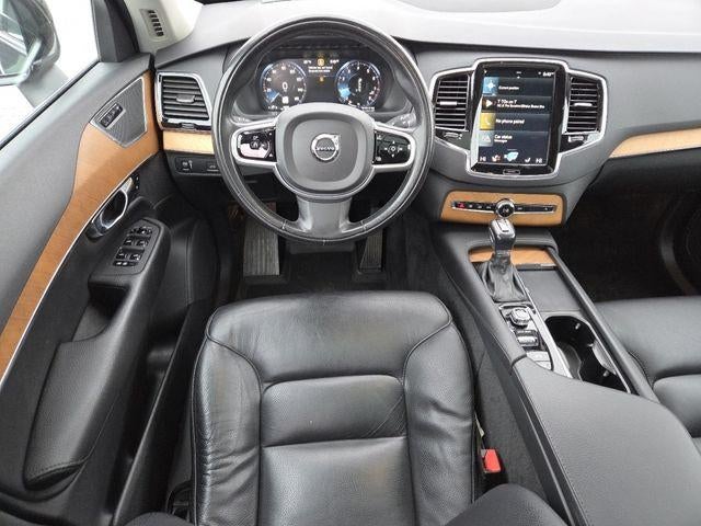2021 Volvo XC90 T6 Momentum