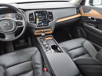 2021 Volvo XC90 T6 Momentum