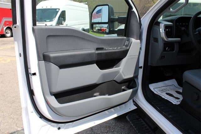 2025 Ford F-750SD Base