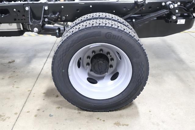 2025 Ford Super Duty F-550 DRW XL