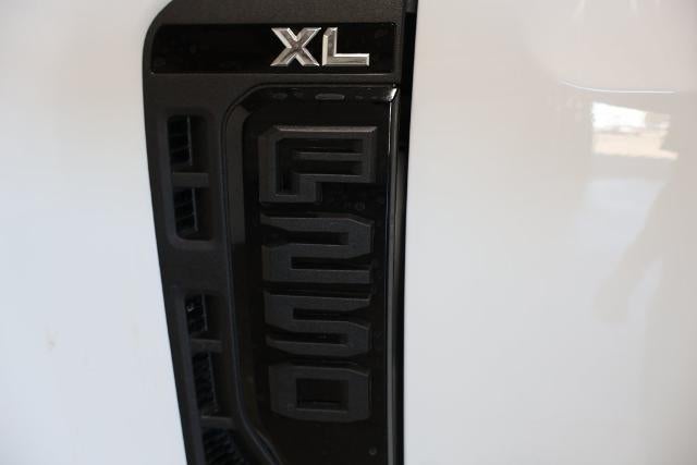 2027 Ford Super Duty F-250 SRW XL