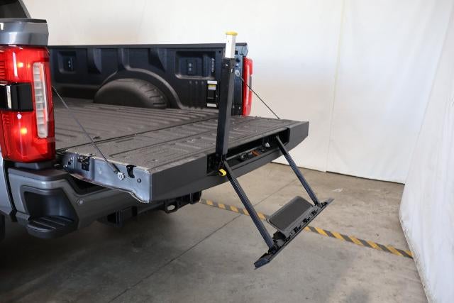 2027 Ford Super Duty F-350 SRW Lariat