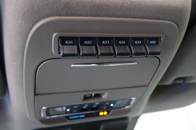 2027 Ford Super Duty F-350 SRW Platinum