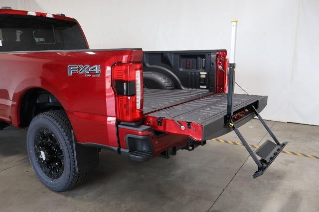 2027 Ford Super Duty F-350 SRW XLT