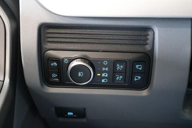 2027 Ford Super Duty F-350 SRW XLT