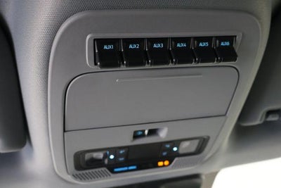 2027 Ford Super Duty F-350 SRW XLT