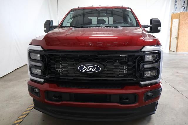 2027 Ford Super Duty F-350 SRW XLT