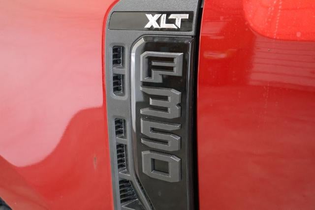 2027 Ford Super Duty F-350 SRW XLT
