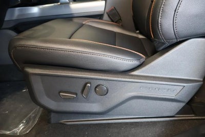2027 Ford Super Duty F-350 SRW Lariat w/BLK Appearance PKG