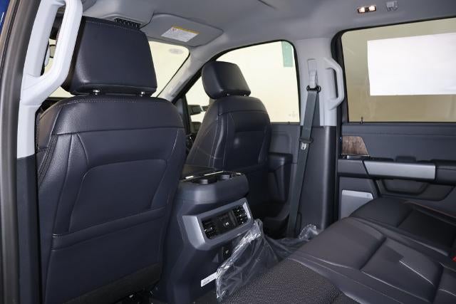 2027 Ford Super Duty F-350 SRW Lariat w/BLK Appearance PKG