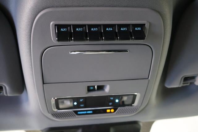 2027 Ford Super Duty F-350 SRW Lariat w/BLK Appearance PKG