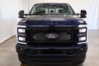 2027 Ford Super Duty F-350 SRW Lariat w/BLK Appearance PKG