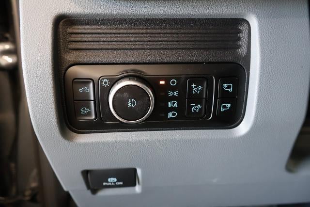 2027 Ford Super Duty F-350 SRW XLT