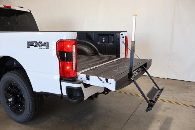 2027 Ford Super Duty F-350 SRW XLT