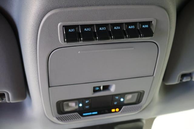 2027 Ford Super Duty F-350 SRW XLT