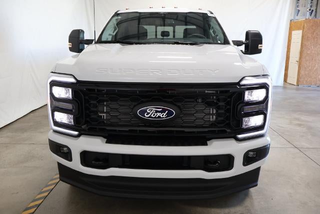 2027 Ford Super Duty F-350 SRW XLT