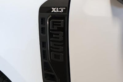 2027 Ford Super Duty F-350 SRW XLT