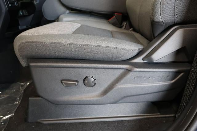 2027 Ford Super Duty F-350 SRW XLT