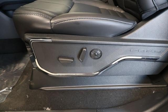 2027 Ford Super Duty F-350 SRW Platinum
