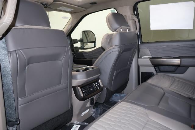 2027 Ford Super Duty F-350 SRW Platinum