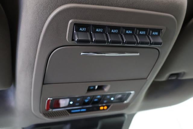 2027 Ford Super Duty F-350 SRW Platinum