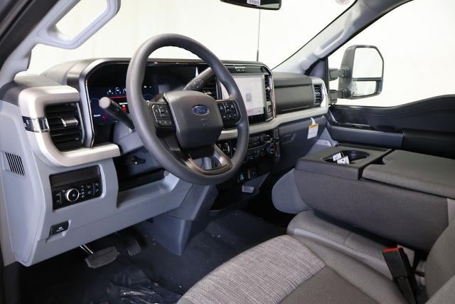 2027 Ford Super Duty F-350 SRW XLT w/BLK Appearance PKG