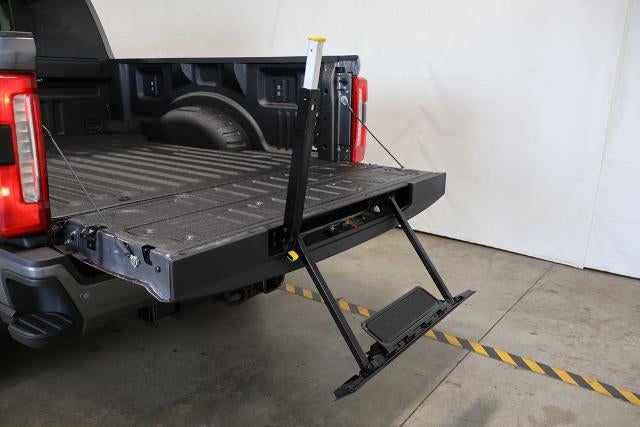2027 Ford Super Duty F-350 SRW XLT w/BLK Appearance PKG