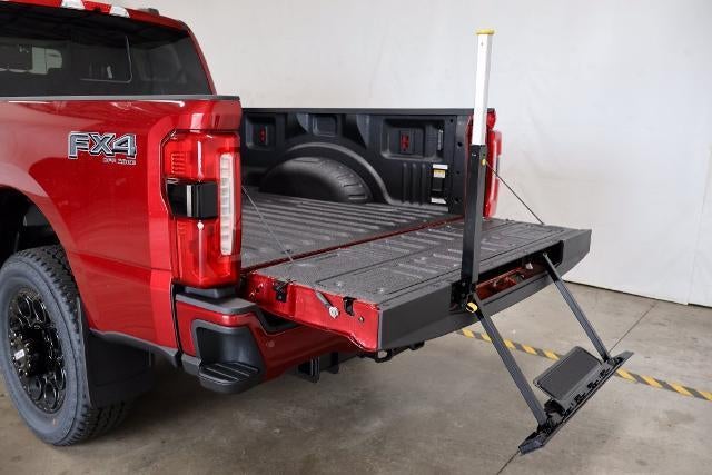 2027 Ford Super Duty F-350 SRW XLT w/BLK Appearance PKG