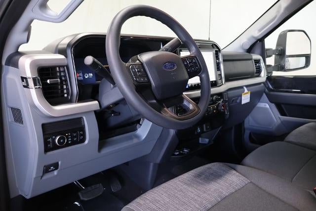 2027 Ford Super Duty F-350 SRW XLT