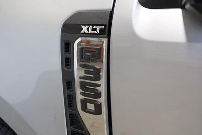 2027 Ford Super Duty F-350 SRW XLT