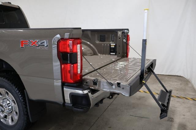 2027 Ford Super Duty F-350 SRW Lariat