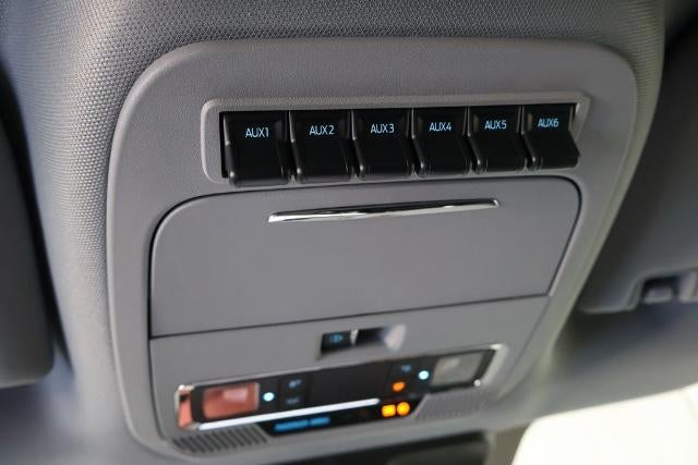 2027 Ford Super Duty F-350 SRW Lariat