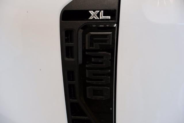 2027 Ford Super Duty F-350 SRW XL