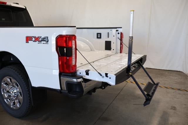 2027 Ford Super Duty F-350 SRW Lariat