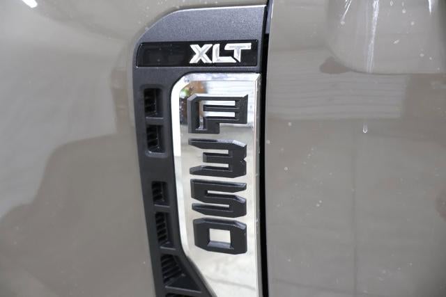 2026 Ford Super Duty F-350 SRW XLT